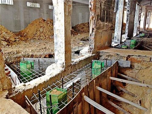 學校建筑設計要求怎么寫（學校建筑的設計需要考慮哪些因素來確保其功能性和安全性）