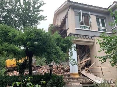 北京 別墅 違建拆除（北京懷柔區(qū)雁棲湖景區(qū)畔存在一處違規(guī)建設的“豪宅”） 鋼結構框架施工 第4張