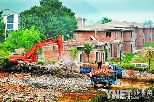 北京 別墅 違建拆除（北京懷柔區雁棲湖景區畔存在一處違規建設的“豪宅”）