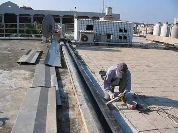 屋面修繕做法正確的是(屋面修繕施工安全措施) 建筑消防施工 第2張 屋面修繕做法正確的是(屋面修繕施工安全措施) 建筑消防施工 第2張