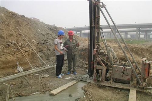 屋面加固注漿施工方法有哪些呢（屋面加固注漿常見問題及解決措施不同屋面注漿施工的安全防護措施） 鋼結構跳臺設計 第5張