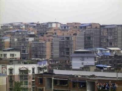 全玻璃幕墻點式~掛式是什么意思?（全玻璃幕墻點式和掛式是什么？）