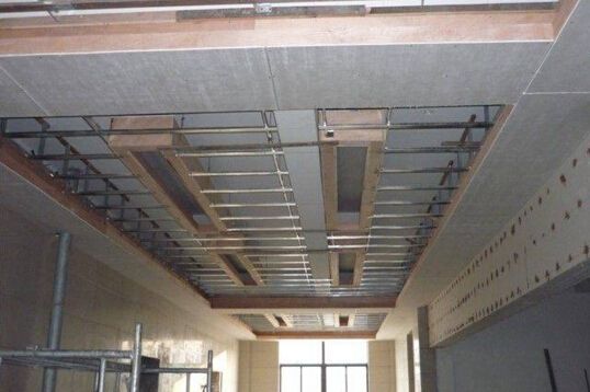 鋼結構基礎怎么做輕鋼龍骨吊頂(輕鋼龍骨吊頂施工) 北京網架設計 第2張 鋼結構基礎怎么做輕鋼龍骨吊頂(輕鋼龍骨吊頂施工) 北京網架設計 第2張