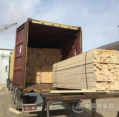 集裝箱裝木材視頻（“集裝箱裝木材視頻”查詢，無法直接提供視頻鏈接信息）
