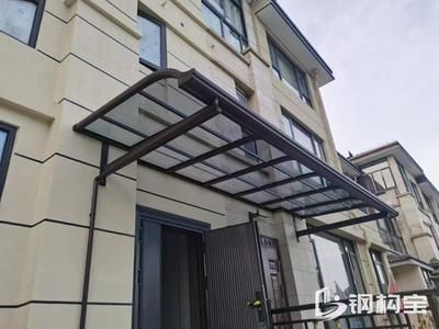 鋼結構雨棚比大門高多少合適（鋼結構雨棚材料對比選擇指南，雨棚材料對比指南）