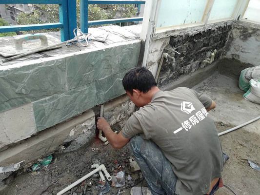 屋頂翻建要多少錢(屋頂翻建材料選擇指南彩鋼瓦翻新與更換對比) 鋼結構鋼結構螺旋樓梯施工 第1張 屋頂翻建要多少錢(屋頂翻建材料選擇指南彩鋼瓦翻新與更換對比) 鋼結構鋼結構螺旋樓梯施工 第1張